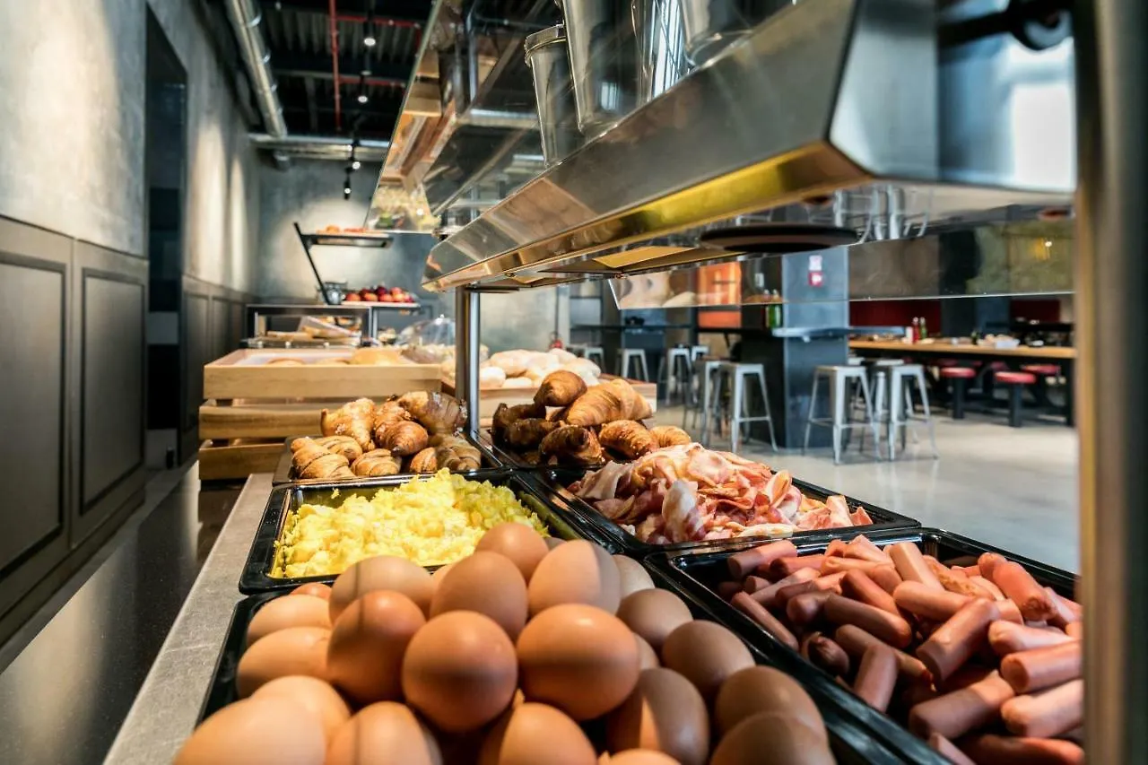 J24 Hotel Milano 4*,  Olaszország