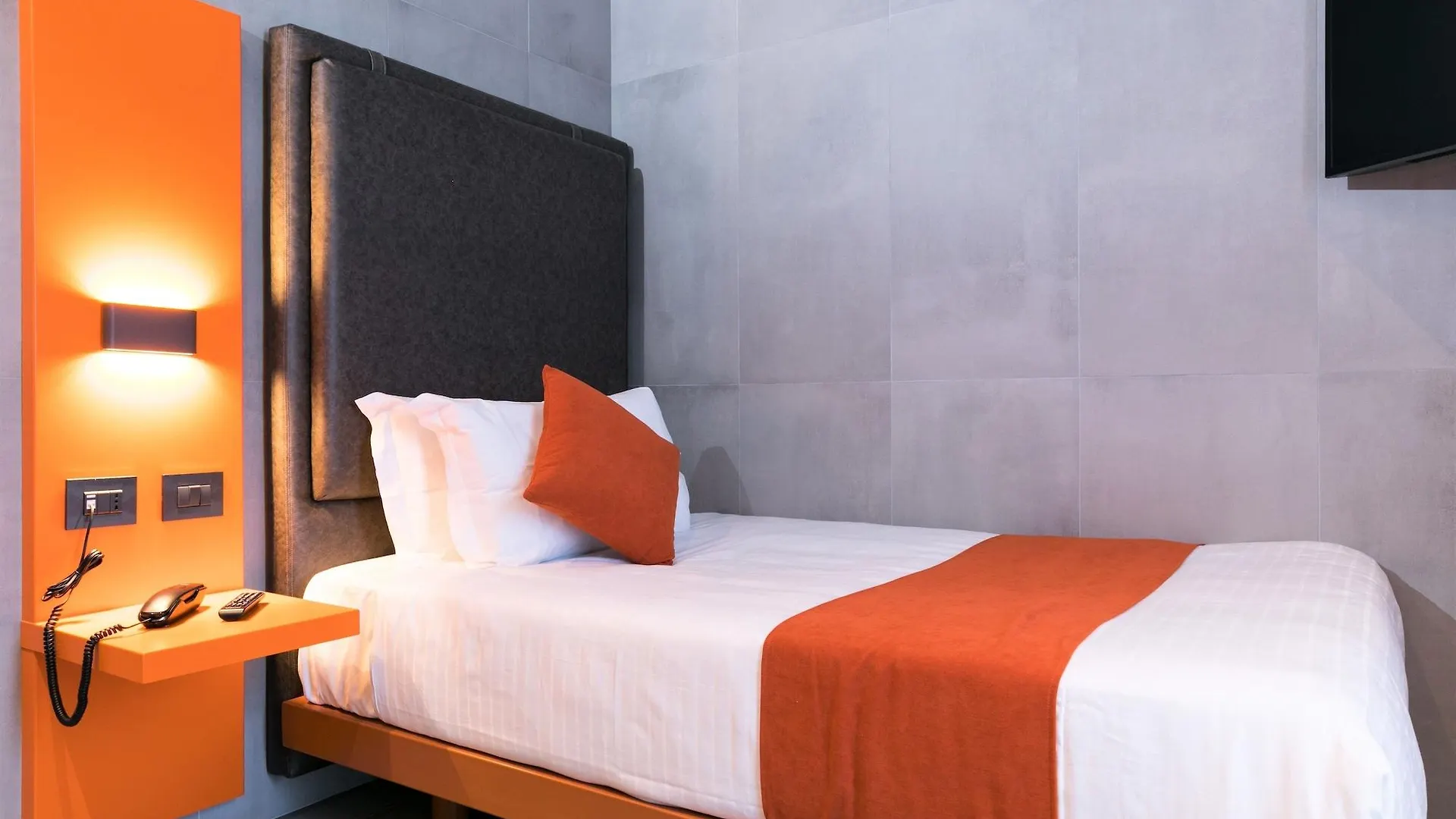 J24 Hotel Milano 4*,  Italien