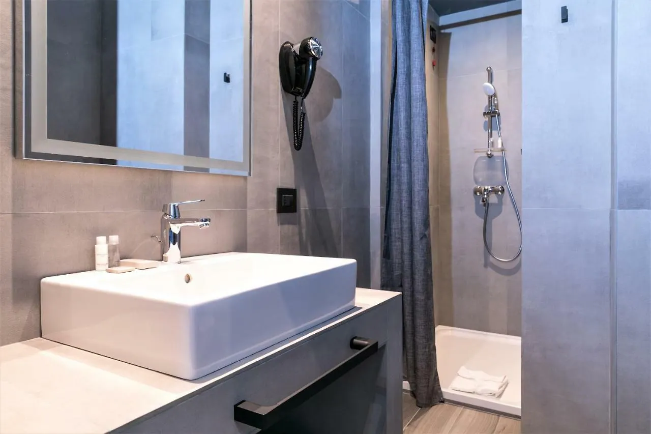 ****  J24 Hotel Milano Italien